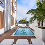 One Bedroom Apartment In Center Surfers Paradise