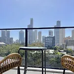E.S. Surfers Paradise