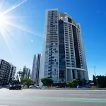 Luxe High-Rise With Al Fresco Dining & Ocean Views
