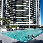Luxe High-Rise With Al Fresco Dining & Ocean Views