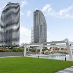 Modern Comfort Close To Beach, Casino, And Shopping