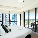 Luxe High-Rise With Al Fresco Dining & Ocean Views