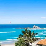 \'Tropical Tides\' Resort-Style Chic At Palm Beach