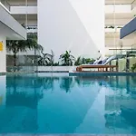\'Tropical Tides\' Resort-Style Chic At Palm Beach