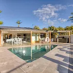Waterfront Family Entertainer