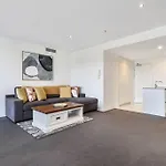 Circle On Cavill Riverview Apartment 450 Metre To The Beach