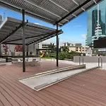 Circle On Cavill Riverview Apartment 450 Metre To The Beach