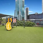 Circle On Cavill Riverview Apartment 450 Metre To The Beach