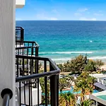 Deluxe Twin Studio In Surfers Paradise - Coasthm