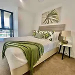 Quiet Family Paradise In Surfers