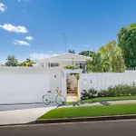 Palm Springs Cottage In Prime Gold Coast Location