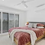 Beautiful Burleigh Heads 3 Brm Apartment!