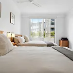Luxury Stays Varsity-Robina-Bond
