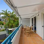 Deja Blue - Sunny Surfers Getaway On Chevron Island