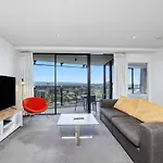 Central And Scenic Riverside Retreat At Surfers
