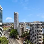 Central And Scenic Riverside Retreat At Surfers