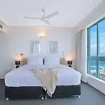 City Energy And Poolside Serenity At Surfers