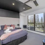 Bright 2B2B W/Spectacular Main River Views