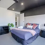 Bright 2B2B W/Spectacular Main River Views