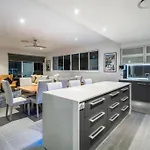 Large Spacious 4Br4B Surfers Villa With Pool 1
