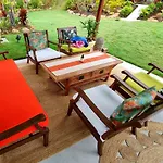 Healing Garden Bed & Breakfast - California King Bed - Uluwatu