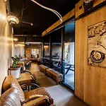 Bunk Surfers Paradise International Backpacker Hostel (Adults Only)