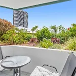 Beachfront 2-Bed With Pool, Bbq & Tennis Court