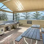 Beachfront 2-Bed With Pool, Bbq & Tennis Court