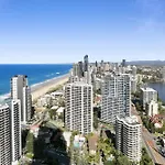 Luxury 3-Bed With Pool, Gym & Breathtaking Views