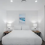 Oceanview 2-Bed With Pool, Sauna, Gym & Parking
