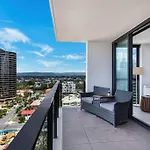 Opus Apartment - Beach At Your Doorstep Short Walk To Light Rail