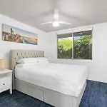 Cosy Ground Floor Unit Moments From The Beach