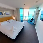 Hilton Hotel Residence 2 Bed 2 Bath With Car Park 12704