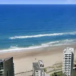 Luxury 3-Bed With Pool, Gym & Breathtaking Views