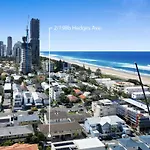 Ground Floor 2-Bed Mermaid Beach Pad With Parking