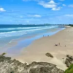 Gold Coast Family Retreat, Beach 1 And Half Kms, Shops, Full Home