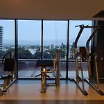Circle On Cavill 3 Bedroom 2 Bathroom Ocean And River View