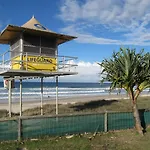 Gold Coast Family Retreat, Beach 1 And Half Kms, Shops, Full Home