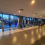 Circle On Cavill 3 Bedroom 2 Bathroom Ocean And River View
