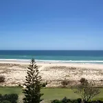 Villa Sol - Luxury 3 Bedroom Villa In Kirra