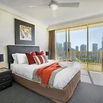 Retro Main Beach Hidden Gem With Waterfront Views