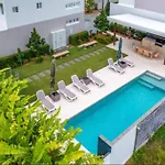 Townhouse In Hope Island