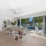 5Br Mermaid Waters Luxury Home