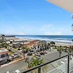 2Br Luxury Central Palm Beach Apartment
