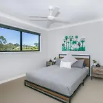 Cheerful 3 Bedroom Townhouse With Parking
