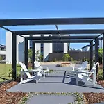 Cheerful 3 Bedroom Townhouse With Parking