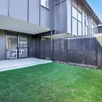 Cheerful 3 Bedroom Townhouse With Parking