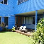 Tropical Villa In Burleigh
