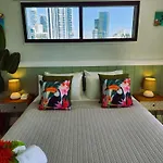 Broadbeach, Stylish Apartment Close To Everything