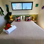 Broadbeach, Stylish Apartment Close To Everything